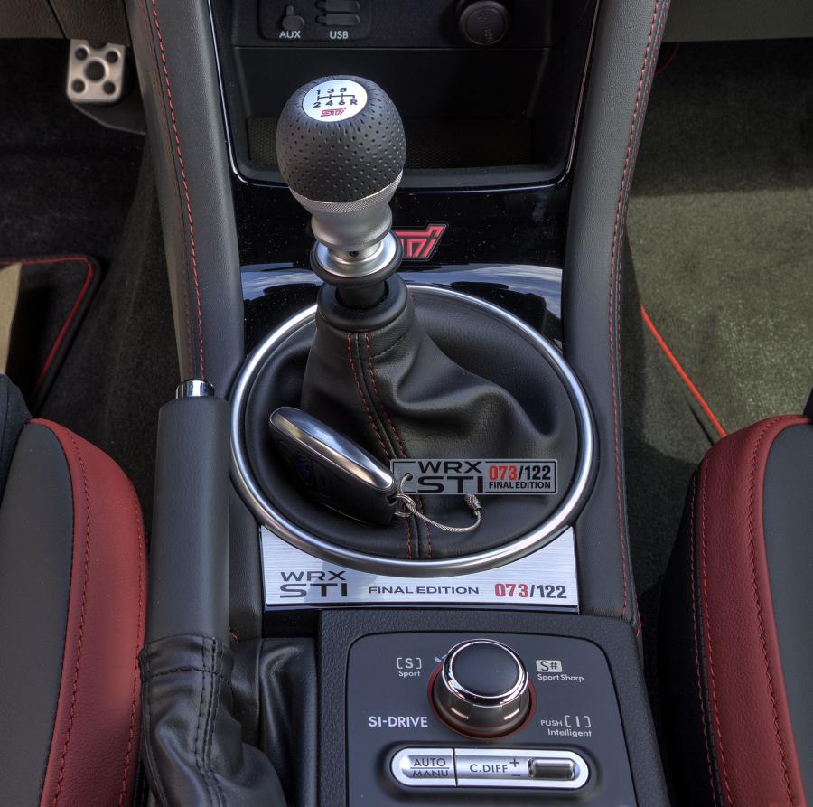 Детали интерьера Subaru WRX STI Final Edition 2018 года  (GER) (фото 4 из 5)